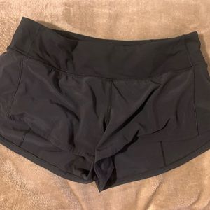 Lululemon Size 6 lined shorts 2.5”
